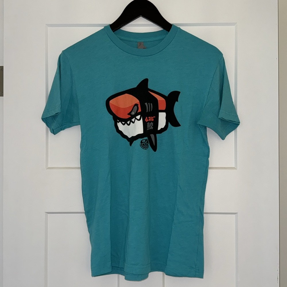 T-shirt bundle (3 shirts, see all pics!)